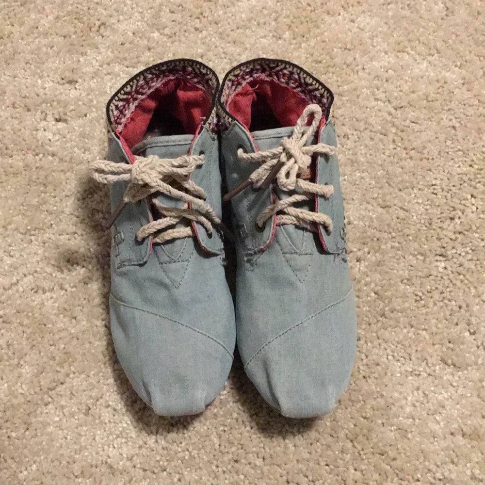 Women’s high top Toms casual shoe size 7